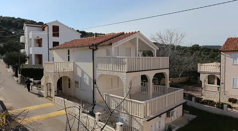 2-Zimmer-Ferienwohnung mit Terrasse und Meerblick Slatine,