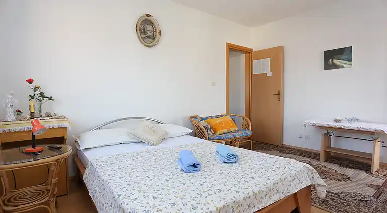 2-Zimmer-Ferienwohnung mit Terrasse und Meerblick Slatine,