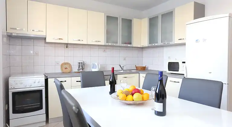 2-Zimmer-Ferienwohnung mit Terrasse und Meerblick Slatine,