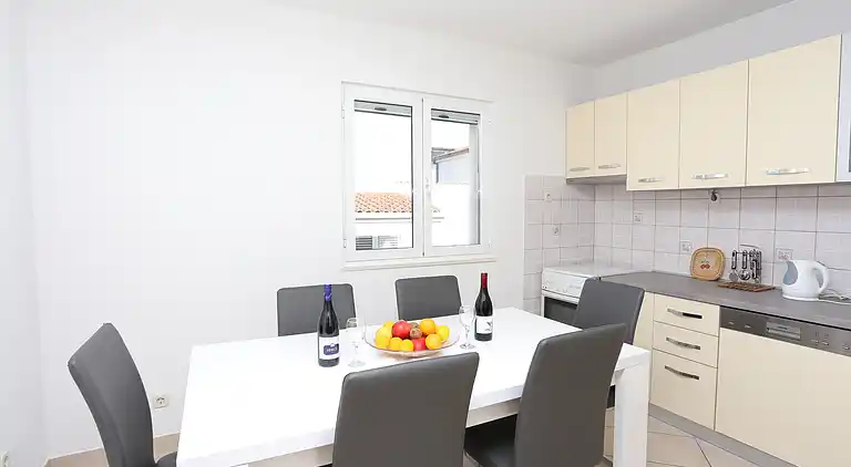 2-Zimmer-Ferienwohnung mit Terrasse und Meerblick Slatine,