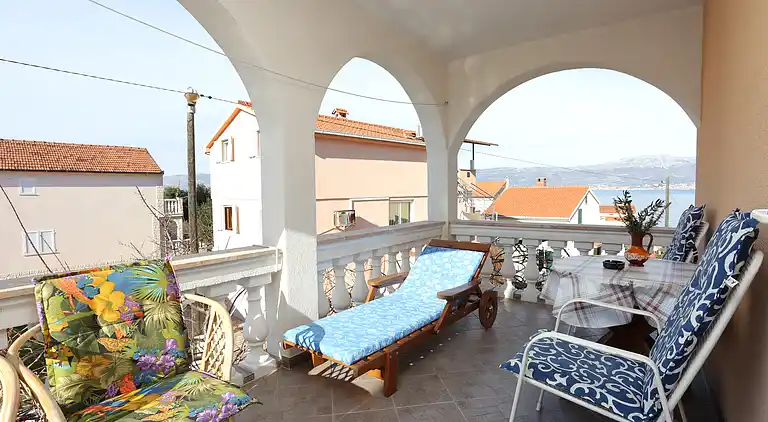 2-Zimmer-Ferienwohnung mit Terrasse und Meerblick Slatine,