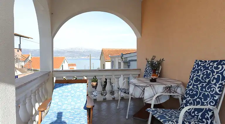 2-Zimmer-Ferienwohnung mit Terrasse und Meerblick Slatine,