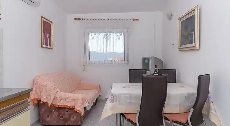 2-Zimmer-Ferienwohnung mit Terrasse und Meerblick Slatine,