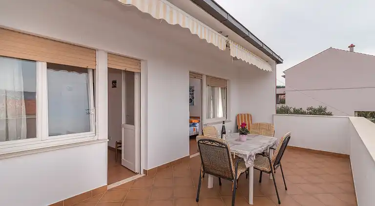 2-Zimmer-Ferienwohnung mit Terrasse und Meerblick Slatine,