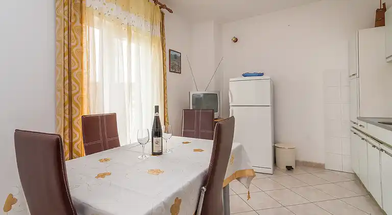 2-Zimmer-Ferienwohnung mit Terrasse und Meerblick Slatine,