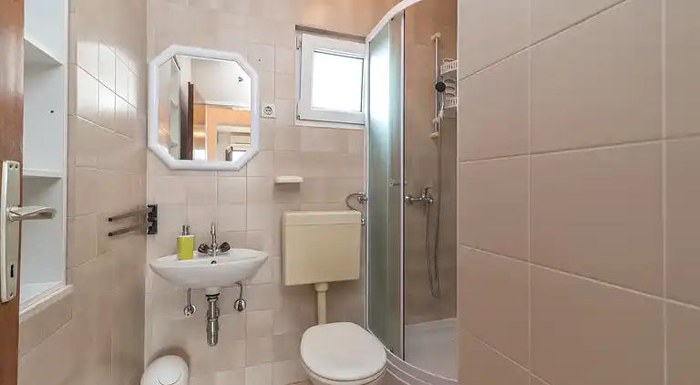 2-Zimmer-Ferienwohnung mit Terrasse und Meerblick Slatine,