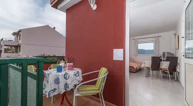 2-Zimmer-Ferienwohnung mit Terrasse und Meerblick Slatine,