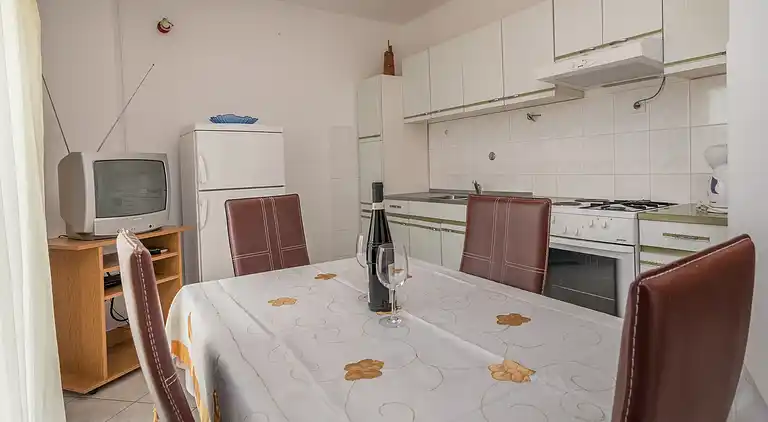 2-Zimmer-Ferienwohnung mit Terrasse und Meerblick Slatine,