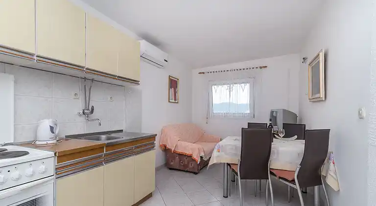 2-Zimmer-Ferienwohnung mit Terrasse und Meerblick Slatine,