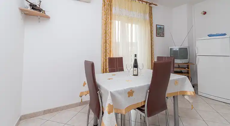2-Zimmer-Ferienwohnung mit Terrasse und Meerblick Slatine,