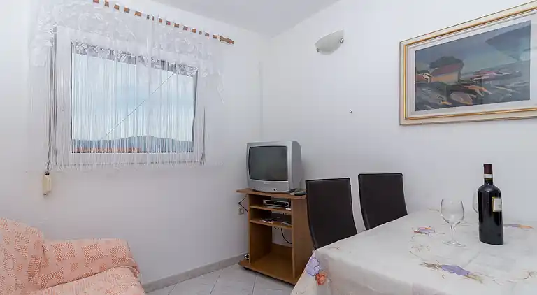 2-Zimmer-Ferienwohnung mit Terrasse und Meerblick Slatine,