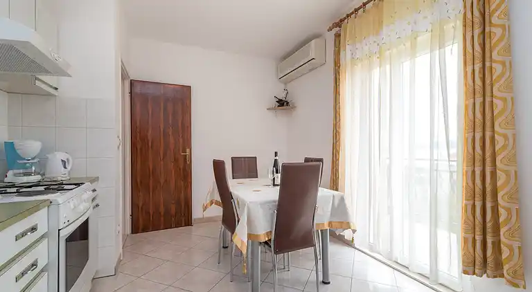 2-Zimmer-Ferienwohnung mit Terrasse und Meerblick Slatine,