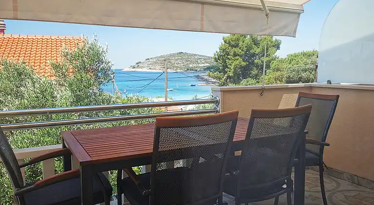 Two bedroom apartment with terrace and sea view Drvenik