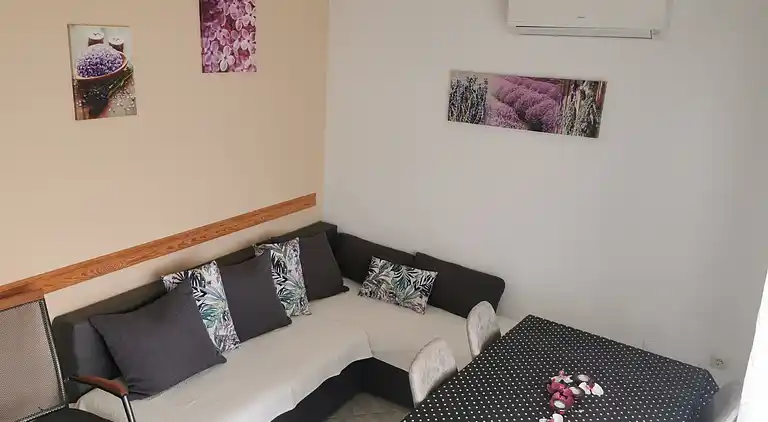 Two bedroom apartment with terrace and sea view Drvenik