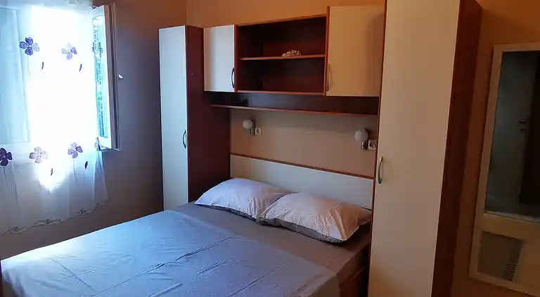 Two bedroom apartment with terrace and sea view Drvenik