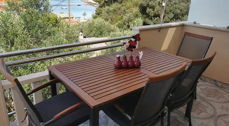 Two bedroom apartment with terrace and sea view Drvenik