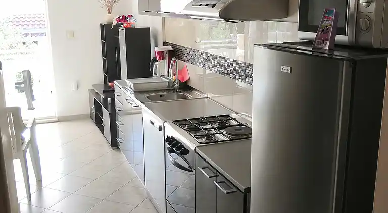 Two bedroom apartment with terrace and sea view Drvenik