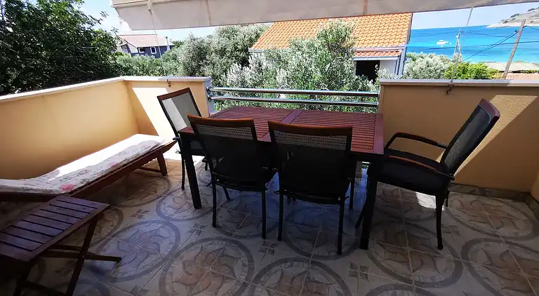 Two bedroom apartment with terrace and sea view Drvenik