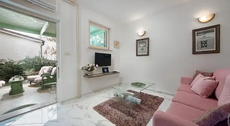 Two bedroom apartment with terrace Banjole, Pula (A-17097-a)