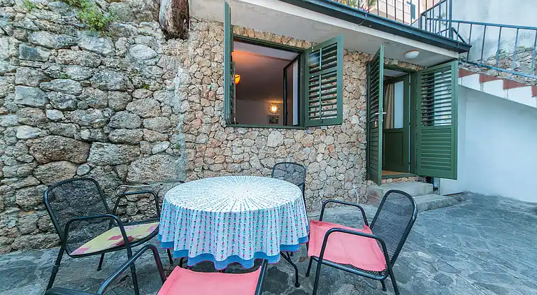 Studio flat near beach Brela, Makarska (AS-16950-a)