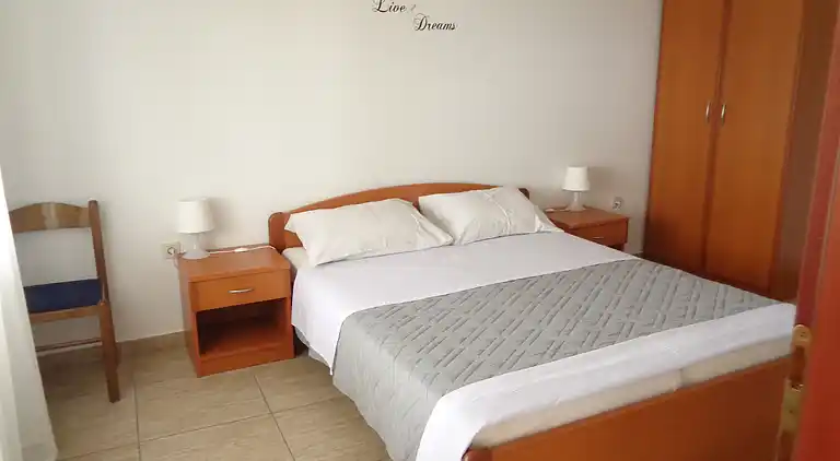 One bedroom apartment with terrace and sea view Lopar (Rab)