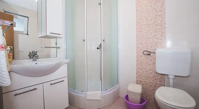 One bedroom apartment with terrace and sea view Lopar (Rab)