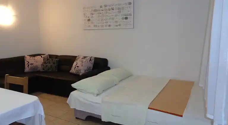 One bedroom apartment with terrace and sea view Lopar (Rab)