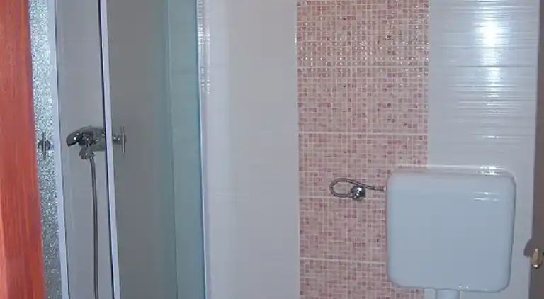 One bedroom apartment with terrace and sea view Lopar (Rab)