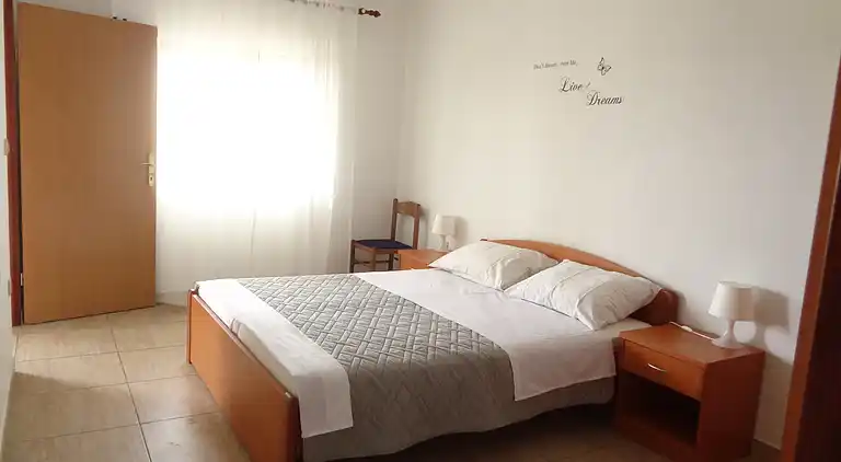 One bedroom apartment with terrace and sea view Lopar (Rab)