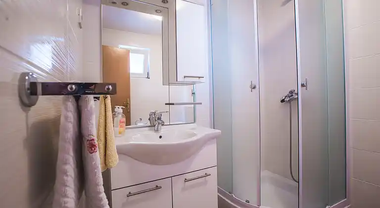 One bedroom apartment with terrace and sea view Lopar (Rab)