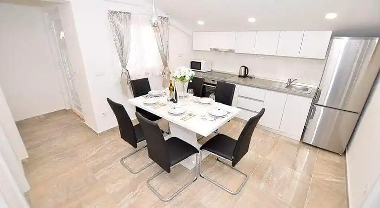 2-Zimmer-Ferienwohnung mit Terrasse und Meerblick Slatine,