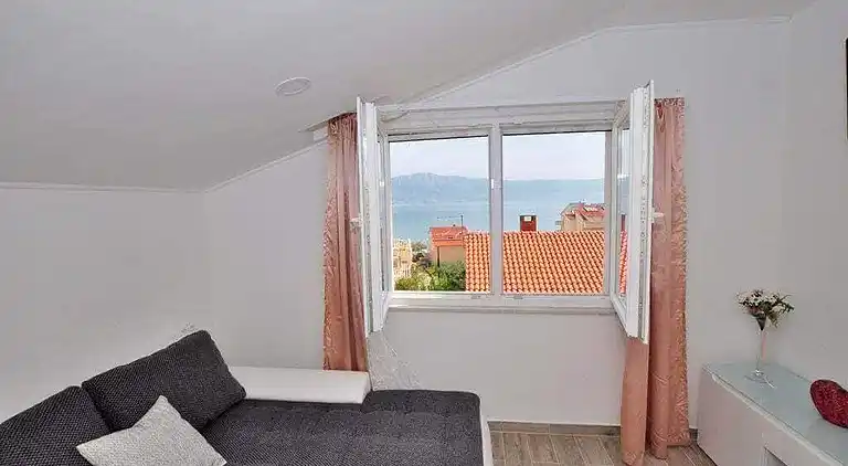 2-Zimmer-Ferienwohnung mit Terrasse und Meerblick Slatine,