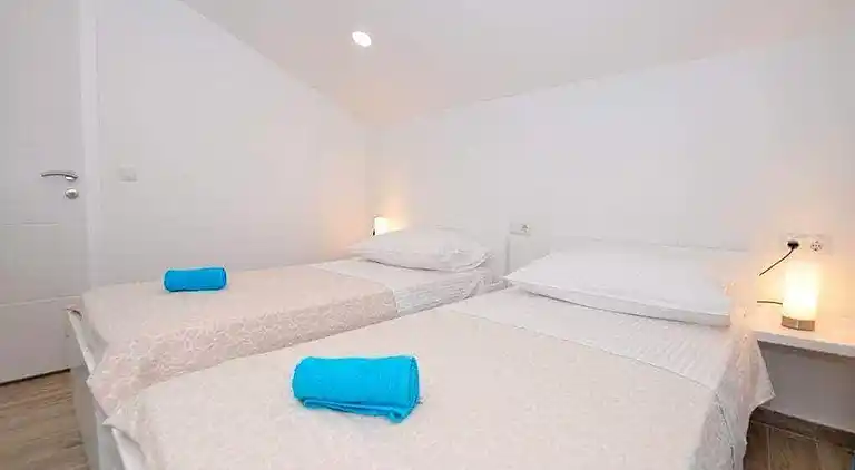 2-Zimmer-Ferienwohnung mit Terrasse und Meerblick Slatine,