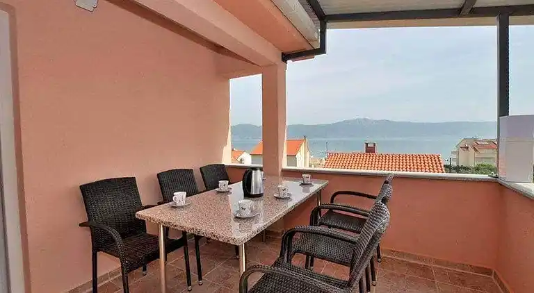 2-Zimmer-Ferienwohnung mit Terrasse und Meerblick Slatine,