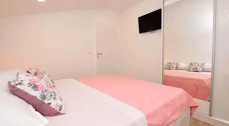 2-Zimmer-Ferienwohnung mit Terrasse und Meerblick Slatine,