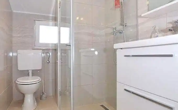 2-Zimmer-Ferienwohnung mit Terrasse und Meerblick Slatine,