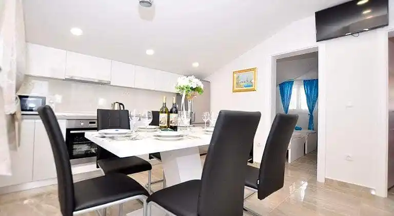 2-Zimmer-Ferienwohnung mit Terrasse und Meerblick Slatine,