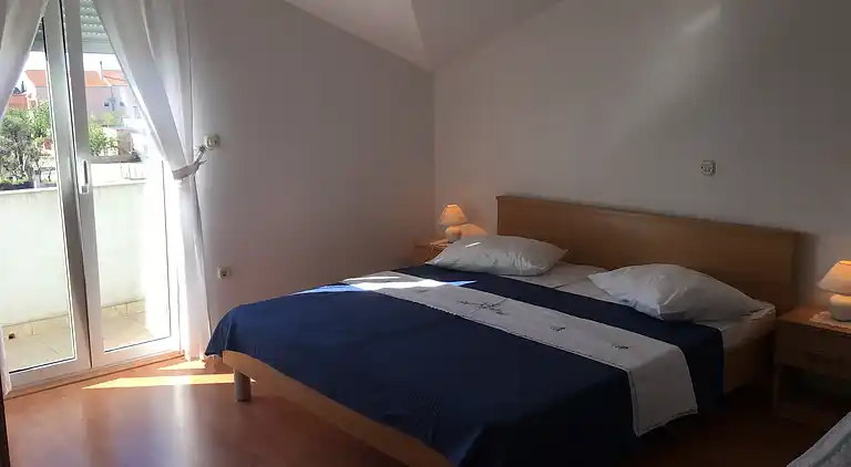 One bedroom apartment with terrace and sea view Bibinje,