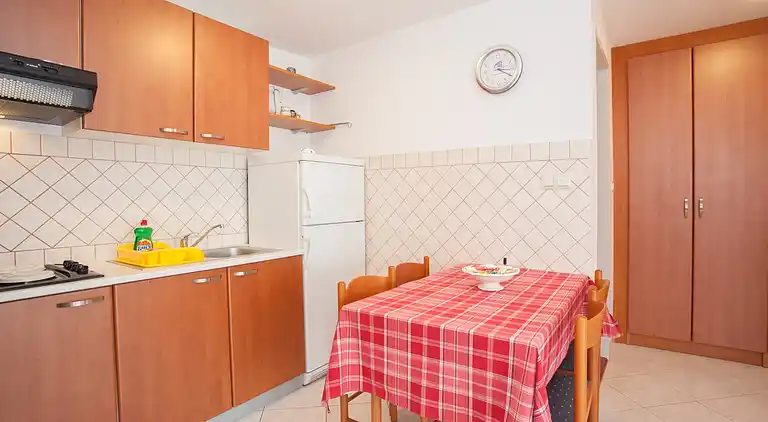 One bedroom apartment with terrace and sea view Punat (Krk)