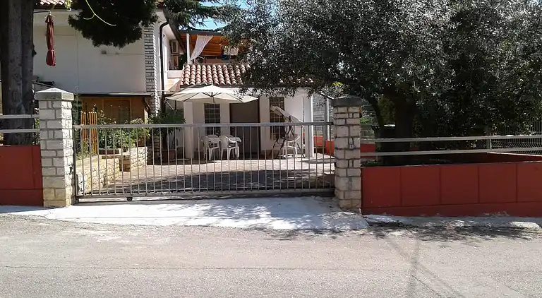 2-Zimmer-Ferienwohnung mit Terrasse Umag (A-17633-a)