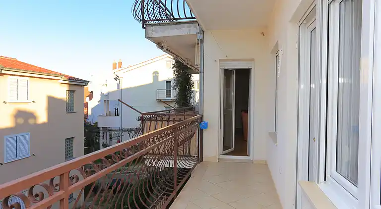 Four-bedroom apartment with balcony Podstrana, Split