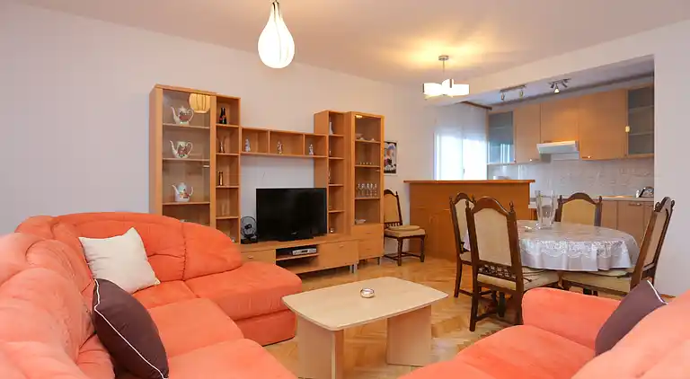 Four-bedroom apartment with balcony Podstrana, Split