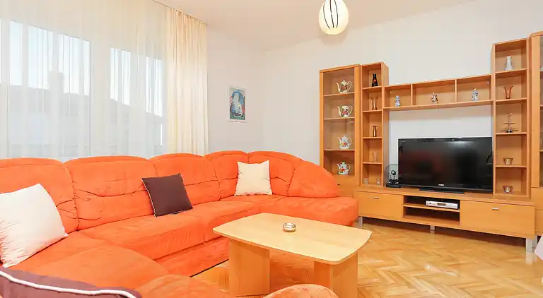 Four-bedroom apartment with balcony Podstrana, Split