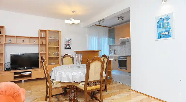 Four-bedroom apartment with balcony Podstrana, Split