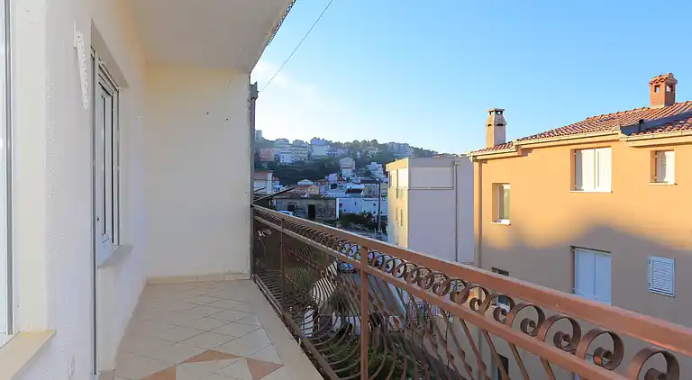 Four-bedroom apartment with balcony Podstrana, Split