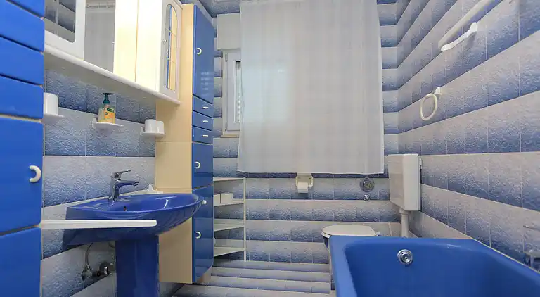 Four-bedroom apartment with balcony Podstrana, Split