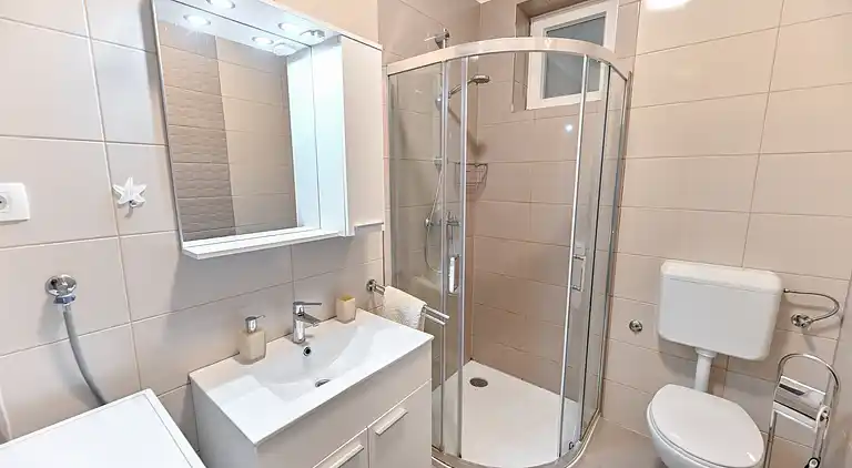 2-Zimmer-Ferienwohnung am Strand Seline, Paklenica