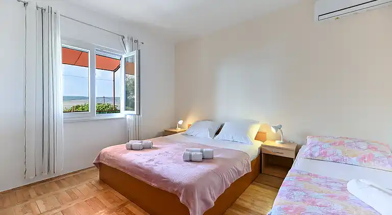 2-Zimmer-Ferienwohnung am Strand Seline, Paklenica