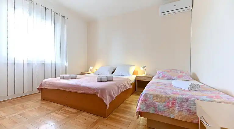 2-Zimmer-Ferienwohnung am Strand Seline, Paklenica