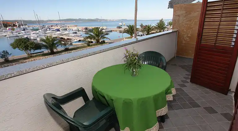 Studio flat with balcony and sea view Bibinje, Zadar